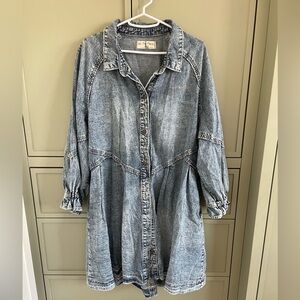 Few People acid wash denim dress. Ulla vibes.